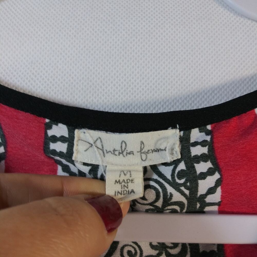 Antilia Femme Black Red Medallion Cuffed Short Sleeve Blouse Top Size M - Picture 5 of 6